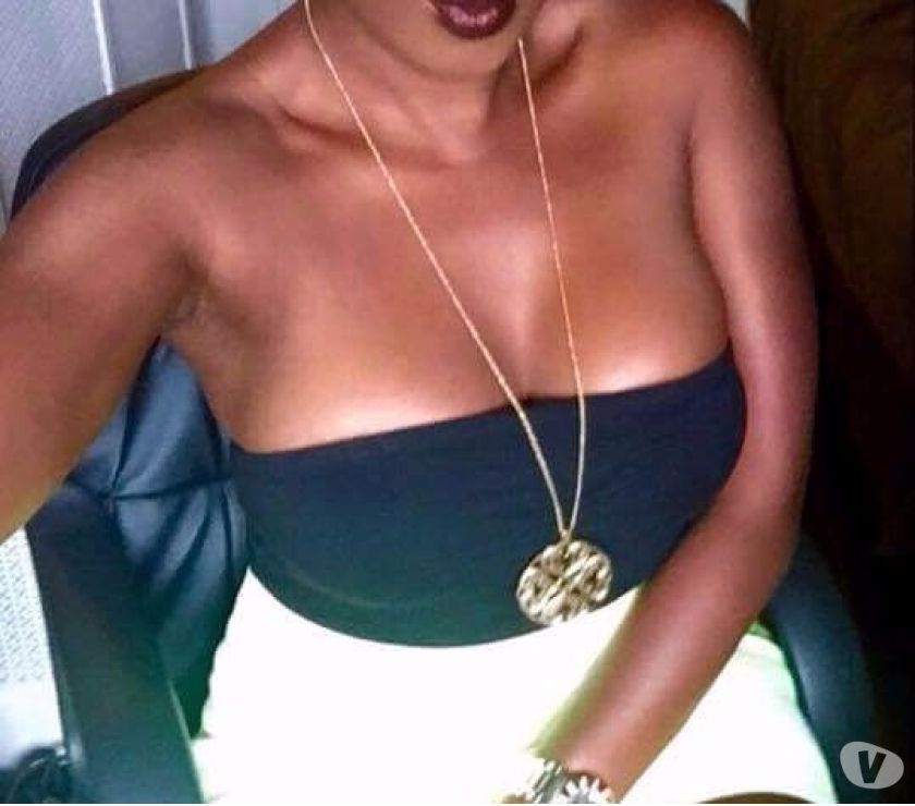 Belle black souriante pour partage