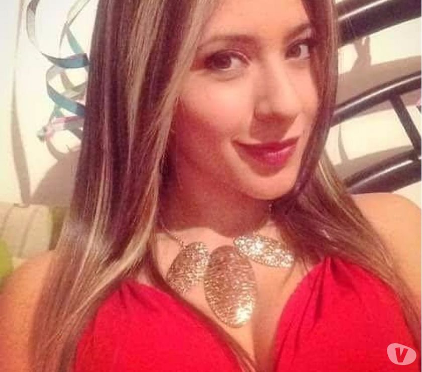 Emily vous séduit avec son corps